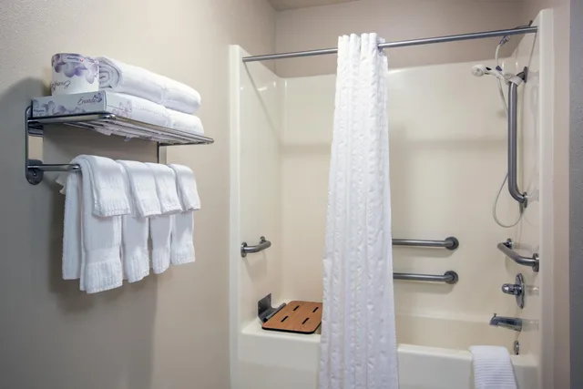 غرفة بسرير كوين لذوي الإعاقة، Candlewoods Suites Lacey 6/7