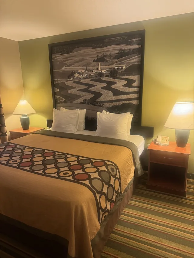 Room, King Bed, Pet Friendly, Super 8 By Wyndham Sparta 1/2