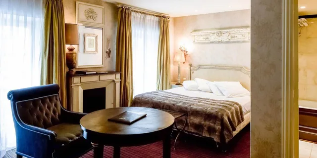 Deluxe, King Bed, Hotel Chateaubriand 8/10