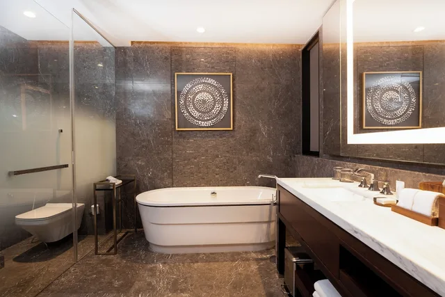 غرفة بسرير كينج بشرفة، GRAND HYATT KOCHI BOLGATTY 7/8