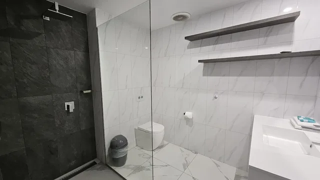 2 Bedrooms, Queen and Twin Beds, Low Floor, Clubb Coolum Beach Resort 2/3