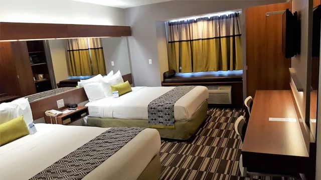 غرفة قياسية بسريرين كوين، Microtel Inn Suites Bellevue 1/2