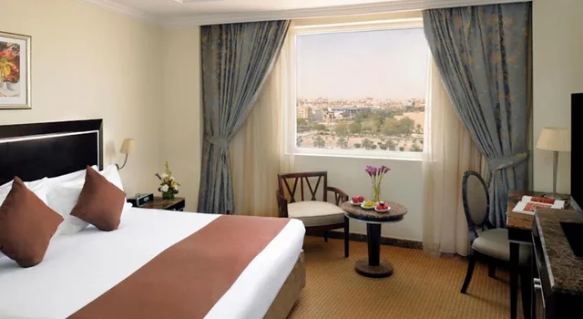 غرفة ديلوكس بسرير مزدوج أو سريرين منفصلين، موفنبيك القصيم(Movenpick Qassim) 1/1