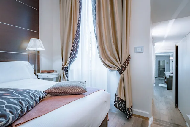 Deluxe, King Bed, Town House 33 1/1