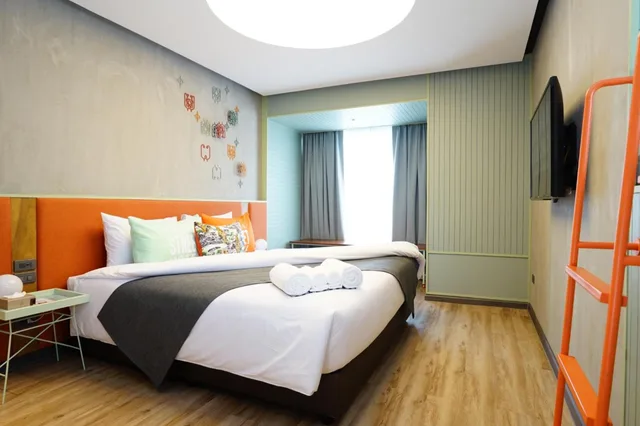 جناح بسرير كوين بمطبخ، Samsen Street Hotel 2/2