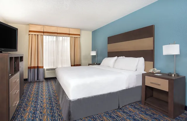 Suite, King Bed, Holiday Inn Express Berea 1/2