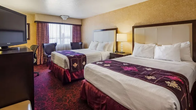 جناح عائلي بسرير كينج وسريرين كوين، Best Western Coral Hills 1/4