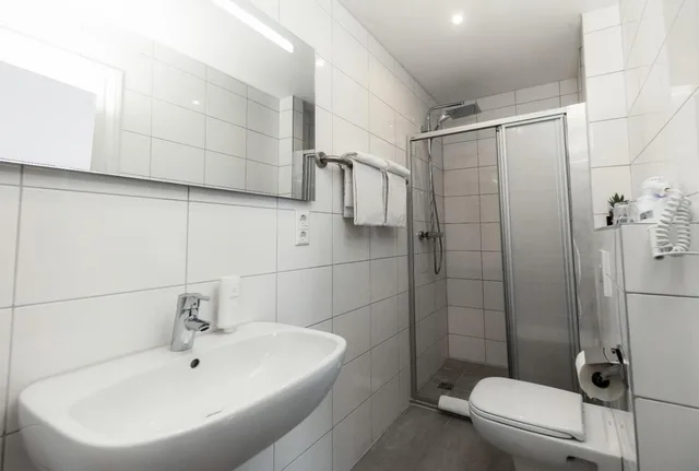 غرفة ثلاثية بسرير فردي، Hotel and Restaurant Tanne 8/8