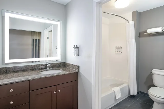 جناح بسريرين مزدوجين بغرفتي نوم بمطبخ، Staybridge Suites Williamsville Buffalo by IHG 5/6