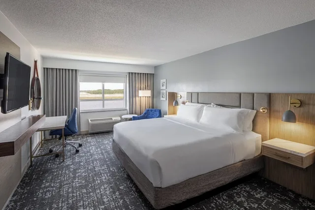 غرفة بريميوم بسرير كينج، Crowne Plaza Ft. Myers Gulf Coast, An Ihg Hotel 2/5