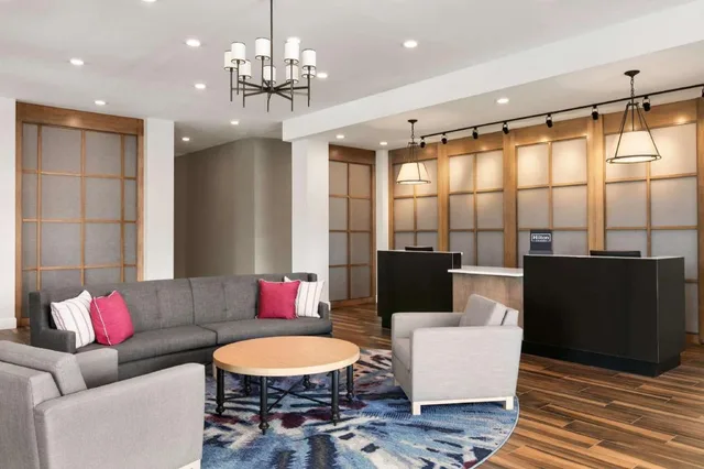 جناح بسريرين كوين مع أريكة لذوي الإعاقة، HOMEWOOD SUITES BY HILTON WORCESTER 1/1