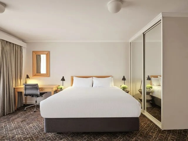 غرفة قياسية بسرير كينج وسرير كوين بشرفة، Rendezvous Hotel Sydney The Rocks 5/5
