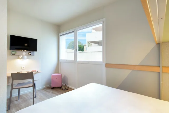 غرفة ثلاثية بسرير مزدوج وسرير بطابقين، Ibis Budget Cavaillon 7/10