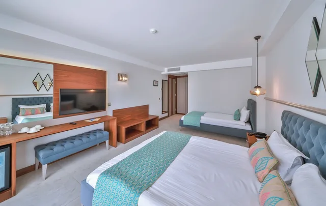 Family, 1 Queen and 1 Single Bed, Pool View, Molino Hotel 3/6