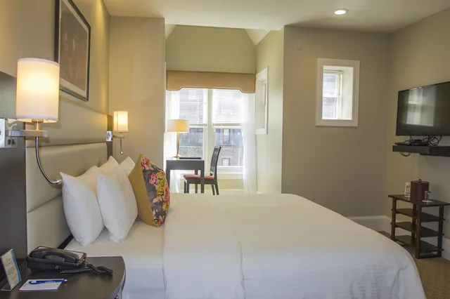 غرفة ديلوكس بسرير كوين، Newbury Guest House 3/3