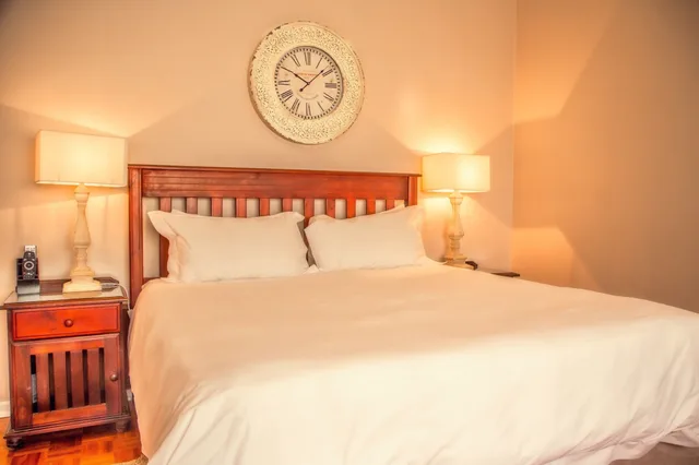 Deluxe, Queen Bed, Nauntons Guest House 2/3