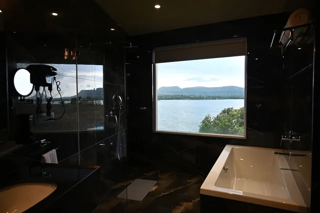 جناح بسرير كينج بإطلالة على البحيرة، Mastiff Select Riveria Resort, Igatpuri Road, Nashik 2/3