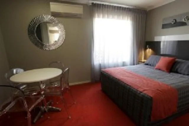 2 Bedrooms, Semi Room, Unit، Cattlemans Country Motor Inn & Serviced Apartments 4/6