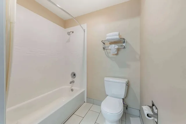 جناح عائلي بسريرين كوين، Quality Inn Suites Anaheim Maingate 4/4