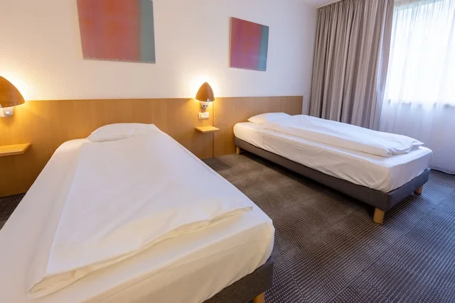 غرفة سوبيريور بسرير كوين، Novotel Dusseldorf City West 5/8