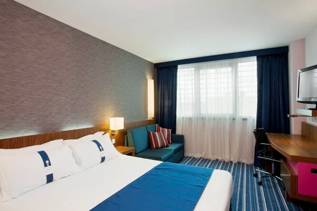 غرفة قياسية بسرير مزدوج أو سريرين منفصلين، HOLIDAY INN EXPRESS LISBON AIRPORT 1/2