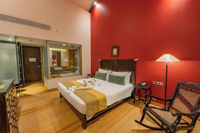 غرفة ديلوكس بسرير كينج بشرفة بحوض استحمام، O Hotel Goa, Candolim Beach 4/8