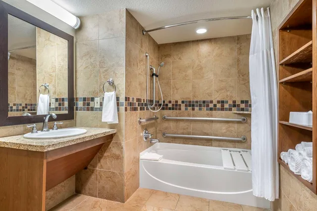 غرفة بسرير كينج بغرفة نوم واحدة بحوض استحمام لذوي الإعاقة، Hilton Vacation Club Lake Tahoe Resort South 7/7