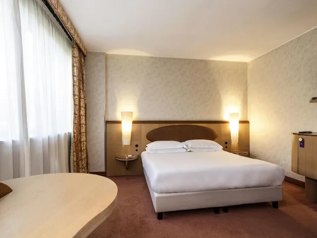 غرفة سوبيريور بسرير مزدوج، Mercure Roma West 1/10