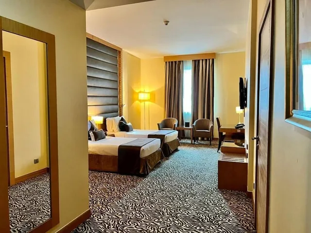 Deluxe Room with Two Twin Beds، Copthorne Hotel Sharjah 5/8