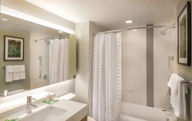 غرفة بسريرين كوين مع أريكة، HYATT PLACE WASHINGTON DC/NATIONAL MALL 3/3