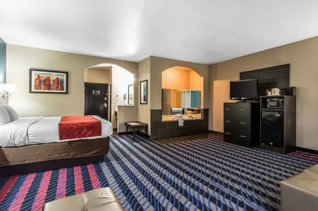 جناح بسريرين كوين مع أريكة، Comfort Suites Fairgrounds West 4/5