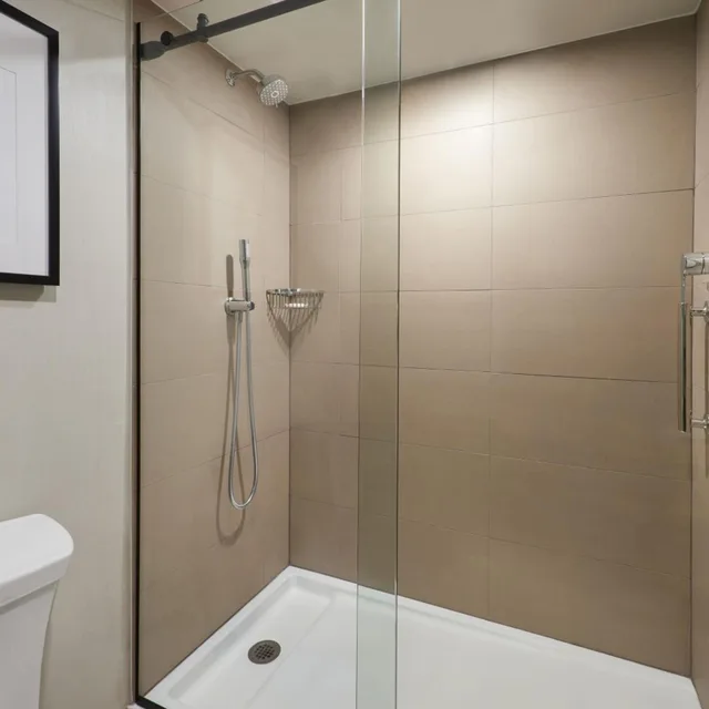 غرفة سوبيريور بسرير كينج، Sheraton Parkway Toronto North Hotel Suites 7/10