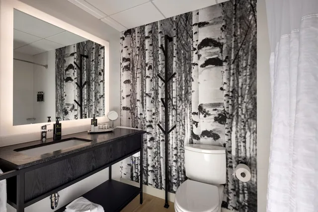 غرفة قياسية بسريرين كوين، Peaks Hotel & Suites 8/10