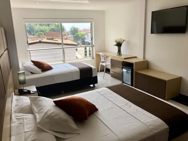 غرفة عائلية بسرير كوين وسريرين منفصلين، Hotel Csi Medellín 2/3