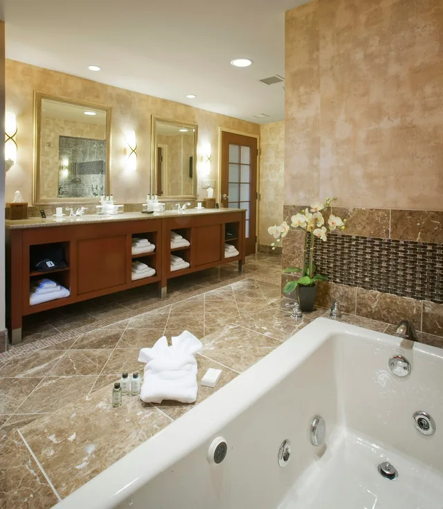 غرفة رئاسية بسرير كينج، Embassy Suites by Hilton Norman Hotel and Conference Center 4/4
