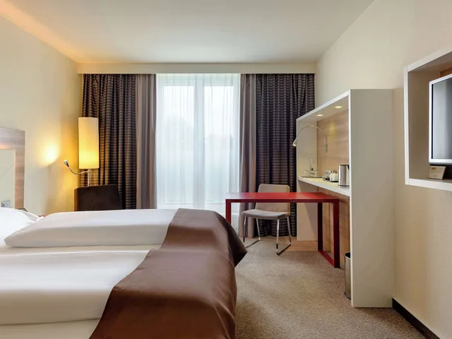 غرفة بريفيليج بسرير كينج مع أريكة، Mercure Hotel Stuttgart Airport Messe 9/10
