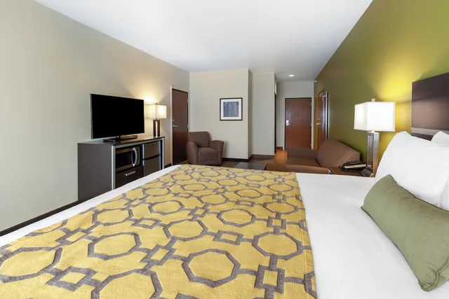 جناح استوديو بريميير بسرير كينج، Baymont by Wyndham Beulah 3/6