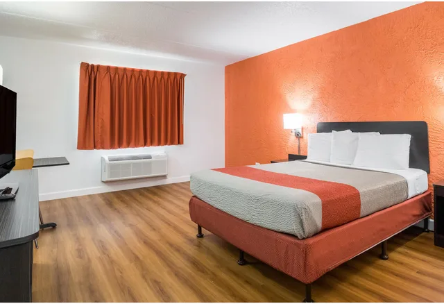 1 Queen Bed - Mobility Accessible Tub Nsmk، Motel6 Prospect Heights, IL 3/8