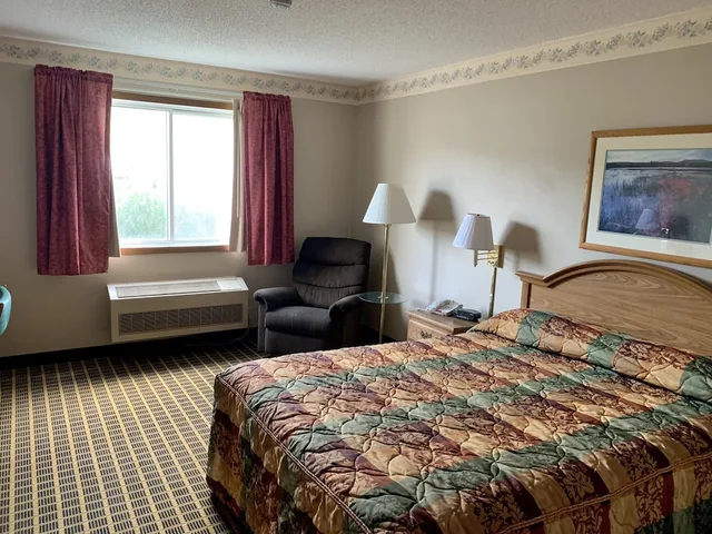 غرفة بسرير كوين، Country Inn Deerwood 1/4