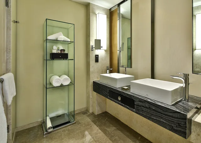 غرفة قياسية بسرير كينج بإطلالة على النهر، CROWNE PLAZA CHENGDU WENJIANG 7/10