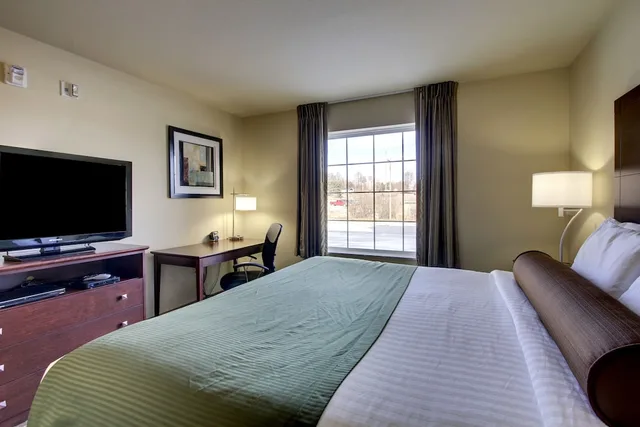 غرفة بسرير كينج، Cobblestone Inn Suites Rugby 2/7