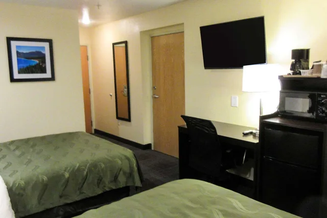غرفة بسريرين كوين، Quality Inn and Suites near NAS Fallon 2/5
