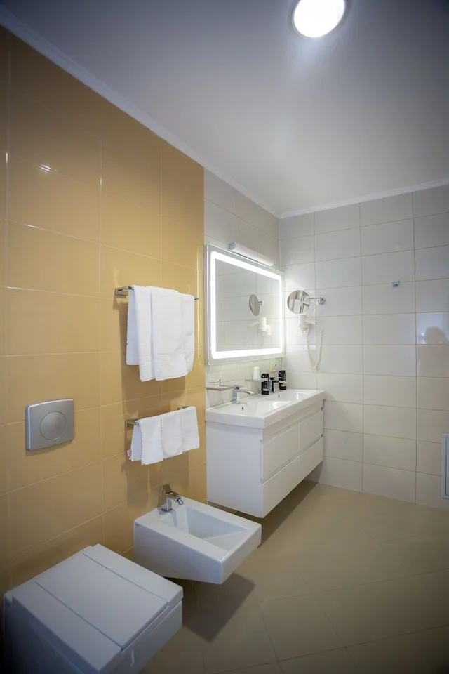 غرفة عائلية بسرير مزدوج وسرير فردي مع أريكة، Hotel Colosseo 5/6