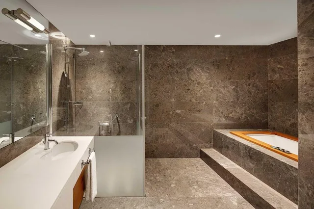 1 Bedroom, Signature, Sheraton, Suite, King Bed, Sea View, Club Lounge Access، Sheraton Istanbul Atakoy Hotel 4/6