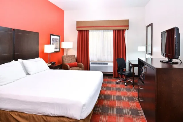 غرفة قياسية بسرير كينج، Holiday Inn Express Hotel and Suites Kingman 1/6