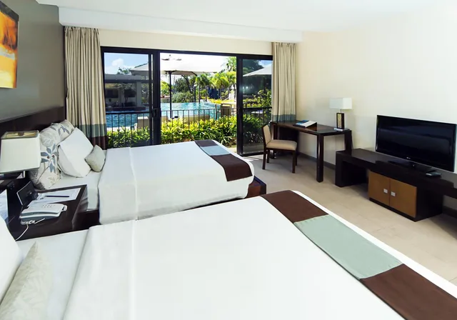 Premier, Pool View, Fairways And Bluewater Newcoast Boracay 7/10