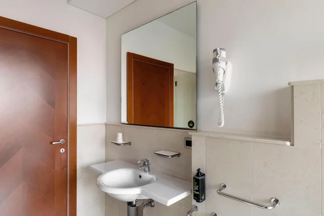 غرفة رباعية، B&B Hotel Modena 7/10