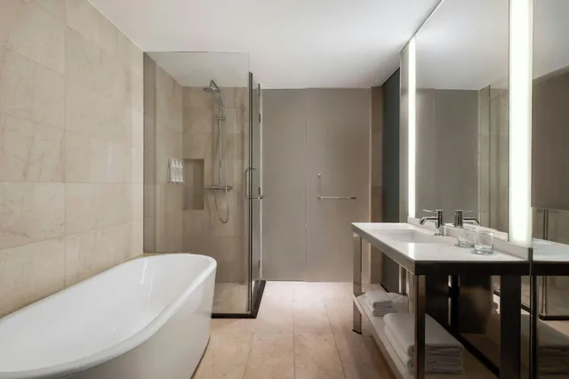 غرفة كلوب رباعية، Le Meridien Saigon 5/5