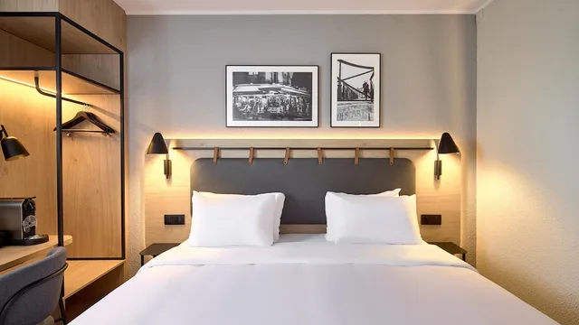 Superior, King Bed, CAMPANILE VILLEJUIF 3/8
