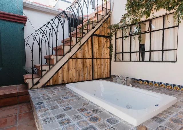 جناح حصري بسرير كينج بإطلالة على المدينة بغرفة نوم واحدة بجاكوزي، Hotel Casa Guiva 7/9